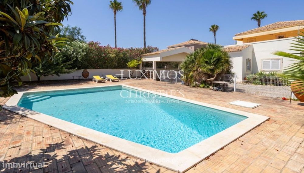 Moradia V4 com piscina, para venda em Loulé, Algarve