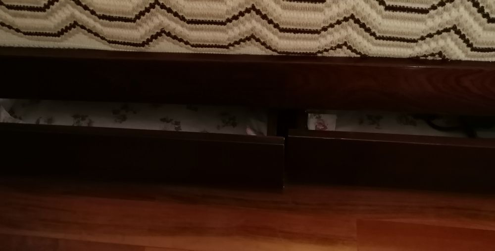 Cama completa + mesinhas cabeceiras