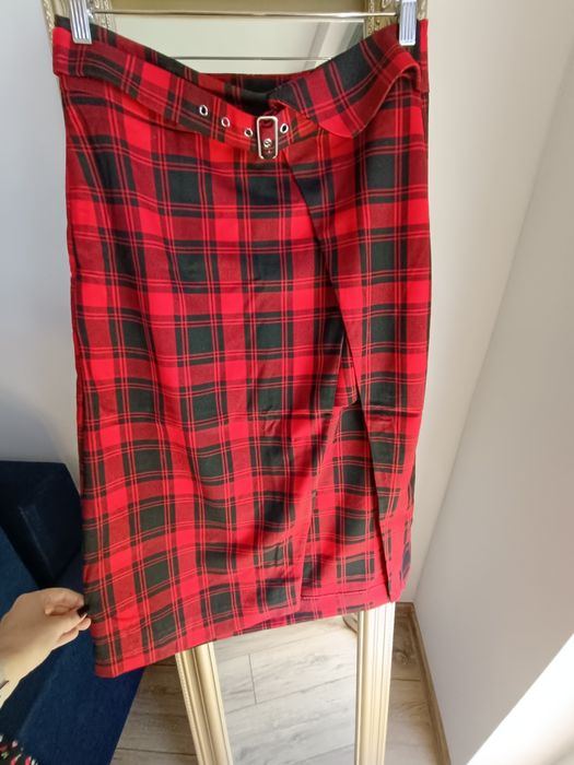 Czerwona spódnica w kratę Mohito