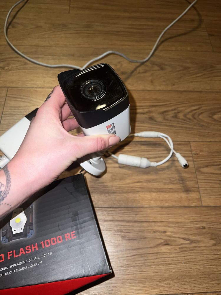 Dwie kamery 4MP monitoring w obudowie typu bullet