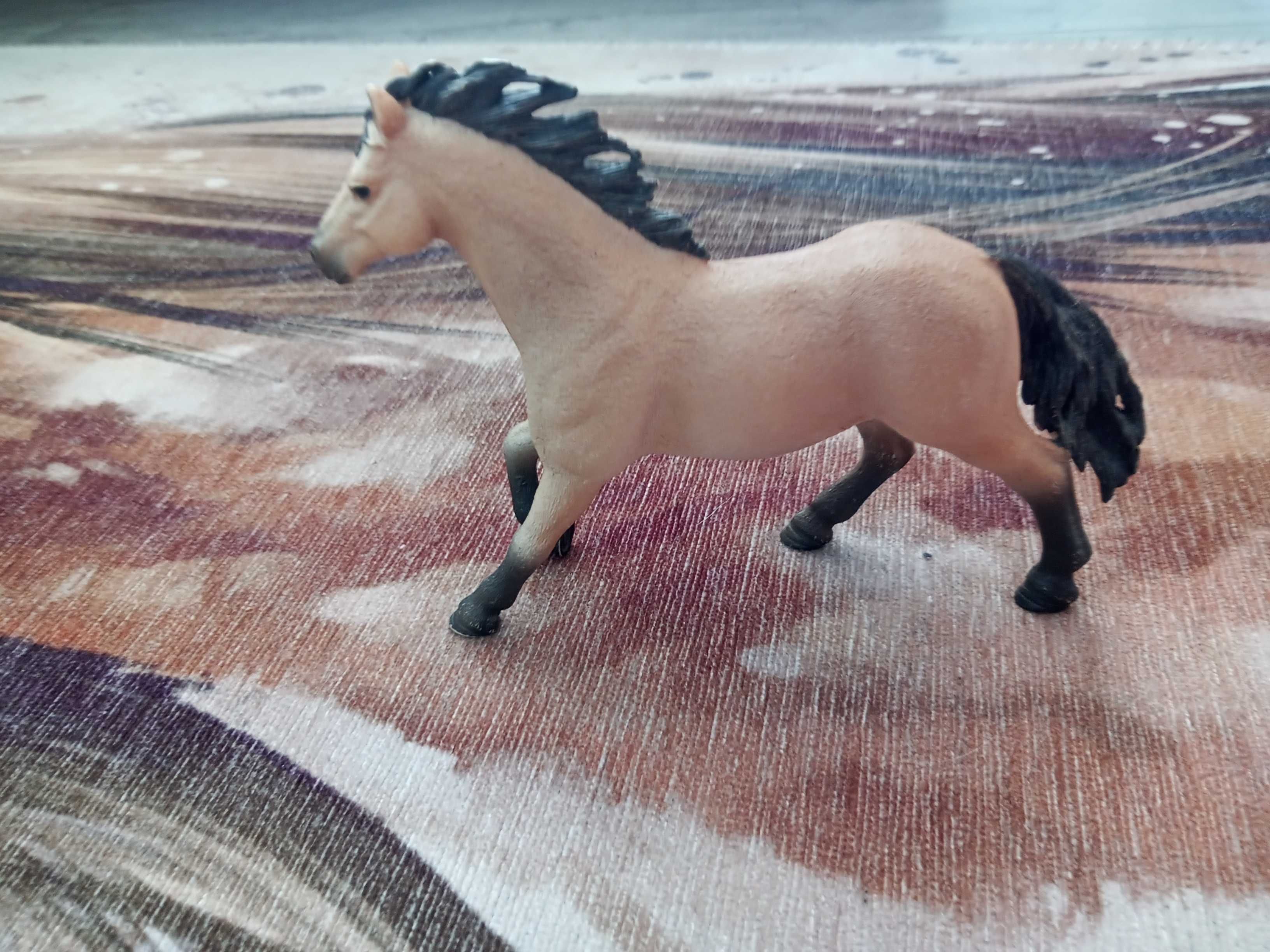 figurki koni Schleich