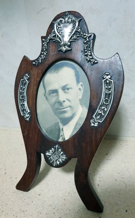 Maravilhosa antiga moldura em Pau Santo e prata portuguesa contrastada
