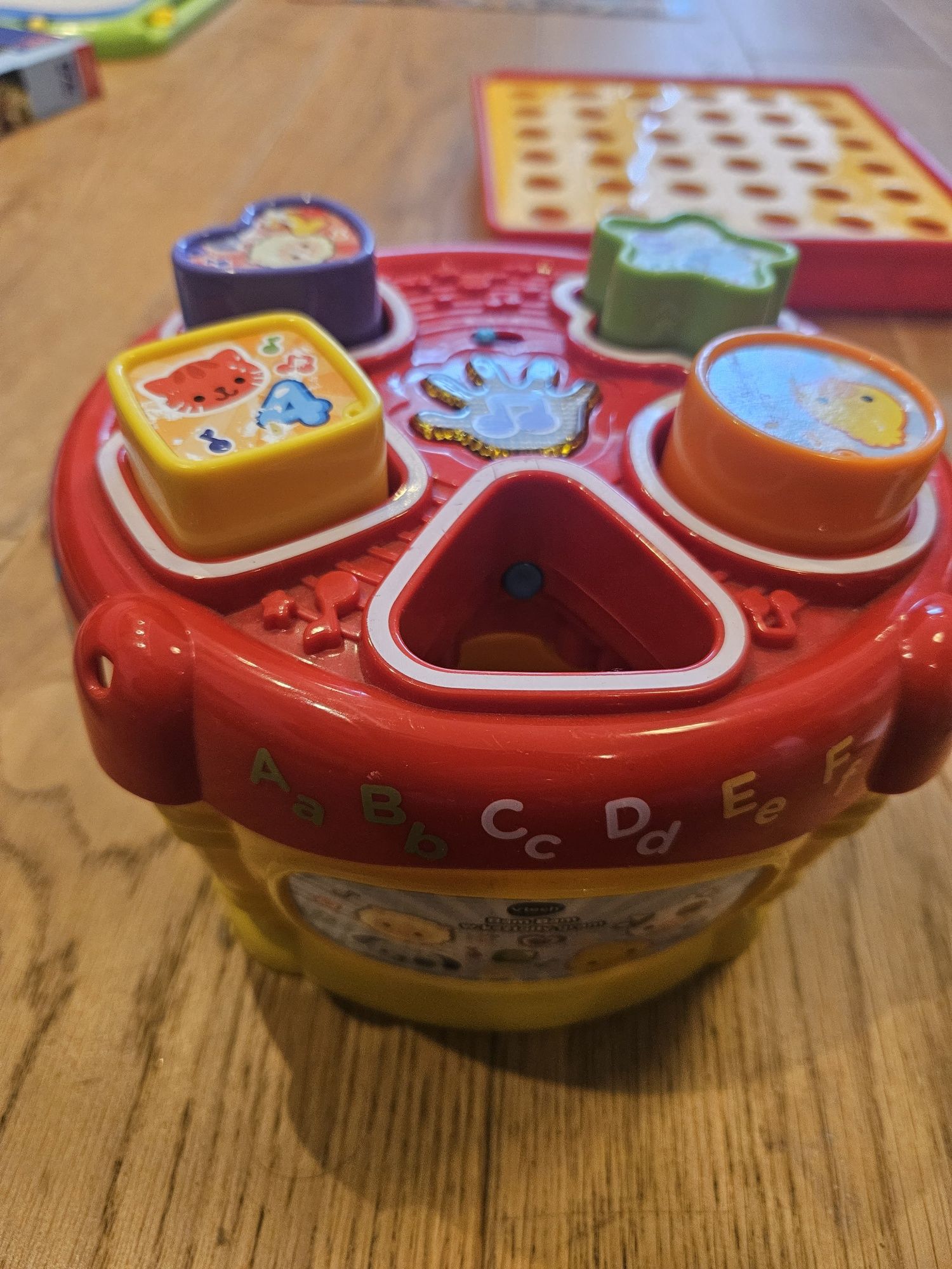 Garnuszek na klocki vtech