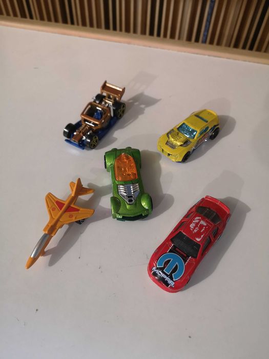 zestaw 4 resoraki oraz samolot - stalowe, solidne