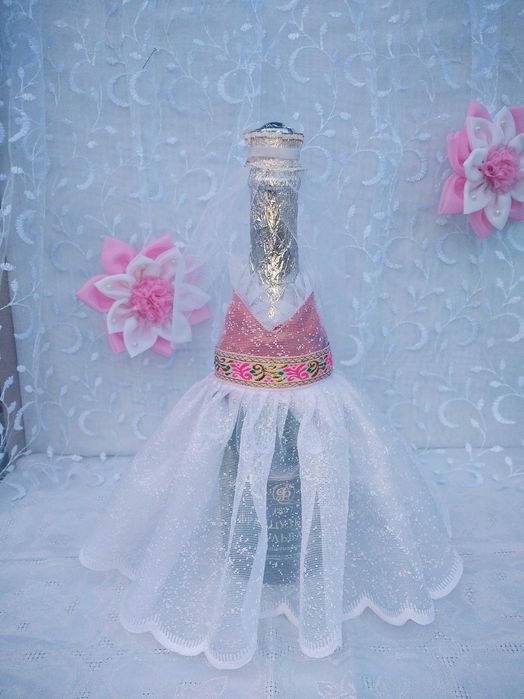 Украшение на свадебную бутылку
