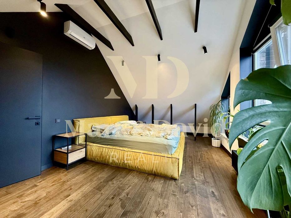 Унікальний будинок з бункером у Віта-Поштова