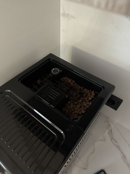 Кавомашина DELONGHI PrimaDonna Class ECAM 550.65 SB