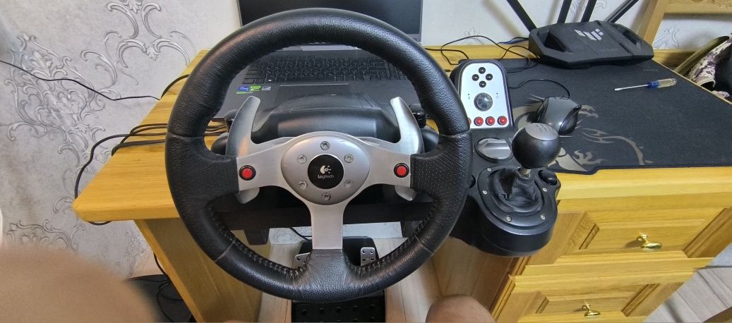 Ігровий руль Logitech g25