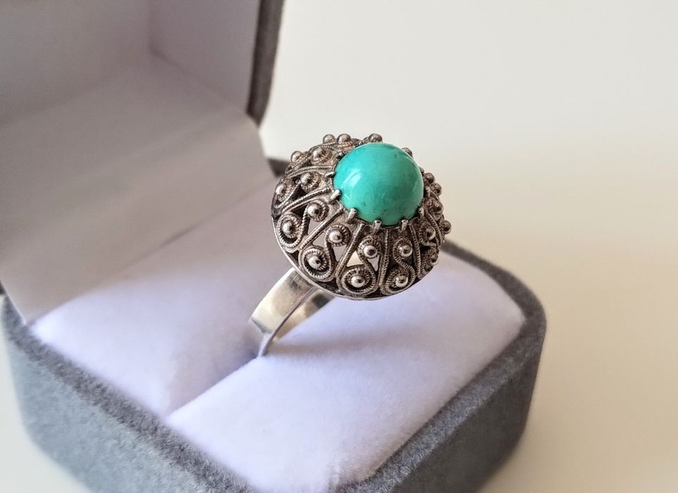 Śliczny srebrny  pierścionek Warmet Poziomka. PRL.