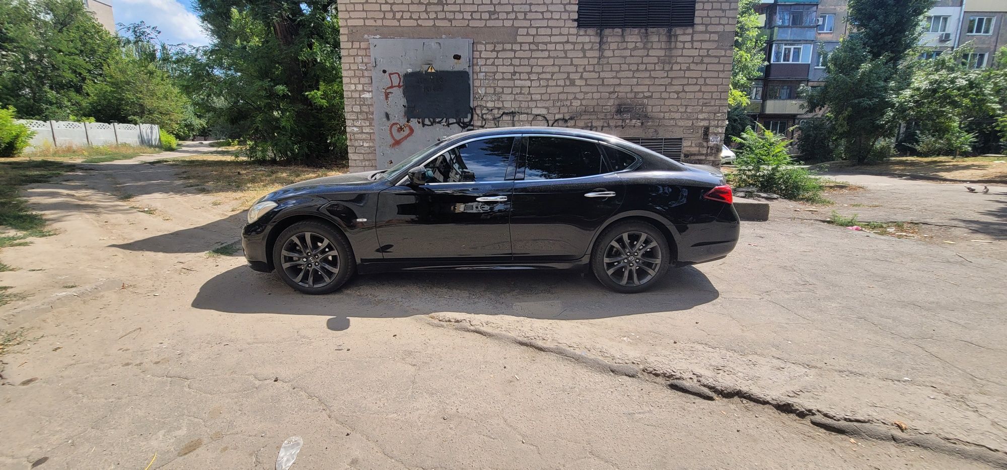 Infiniti m37x повний привід