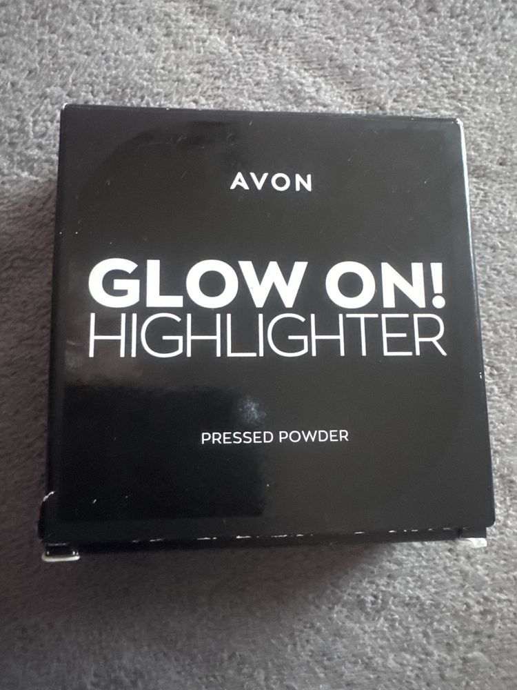Puder rozświetlający Avon Golden Glow