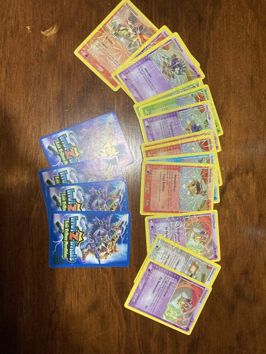Lote 300  cartas Invizimals