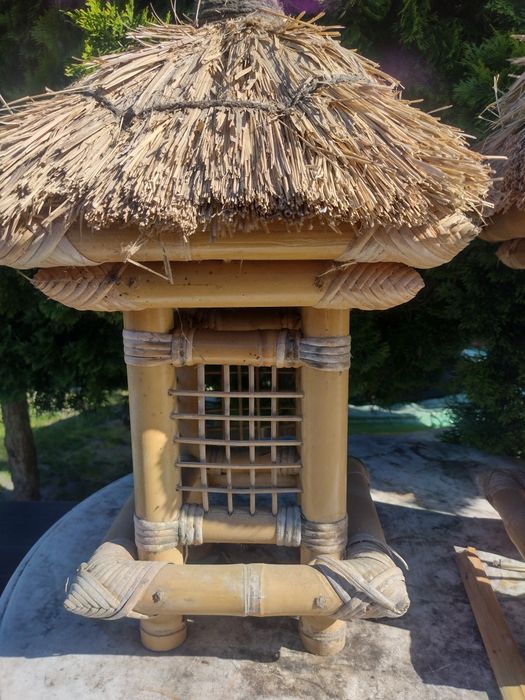 Ozdoba ogrodowa domek lampa