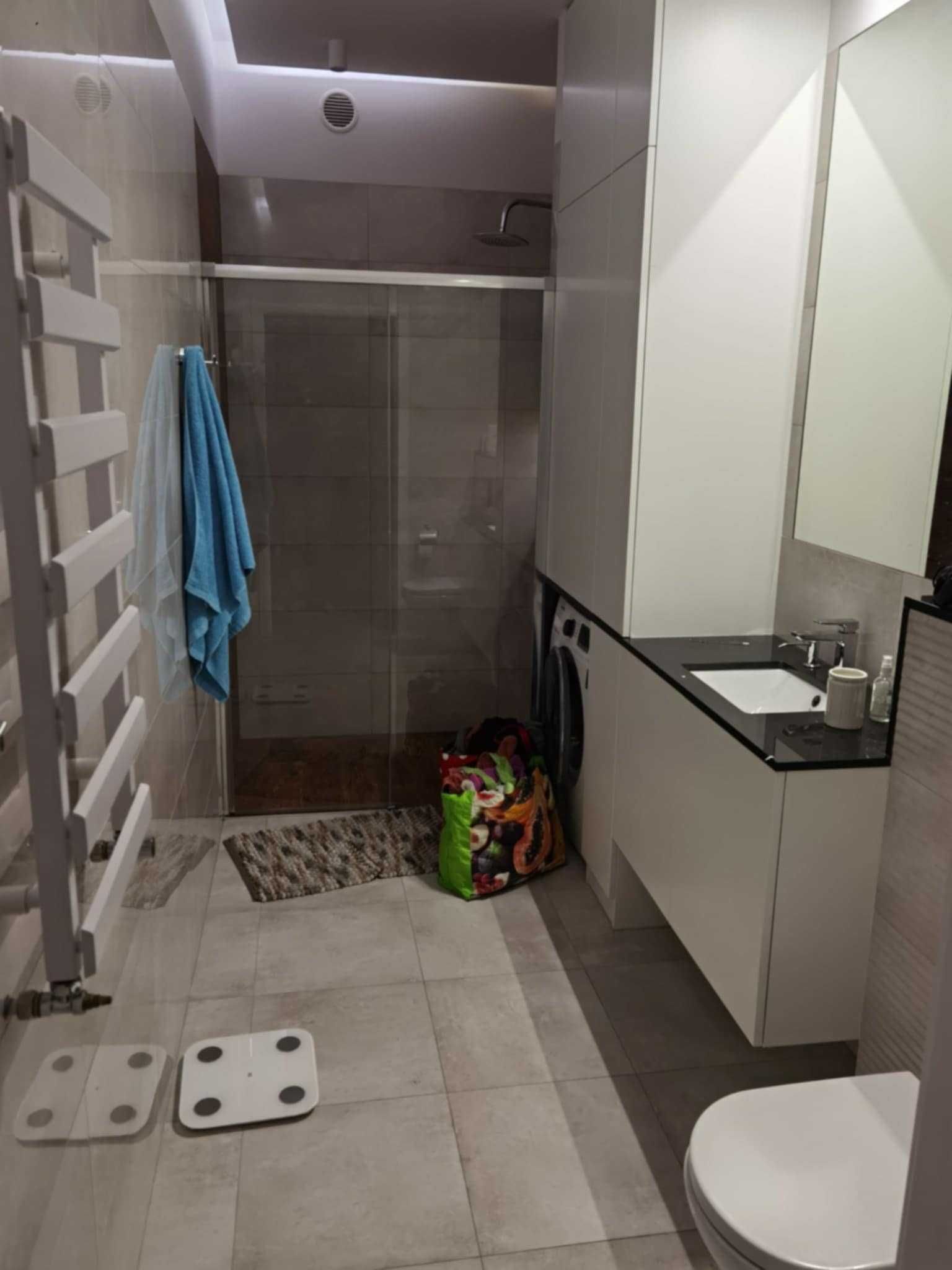 Room available next to metro m2 ideal for a student with a living room