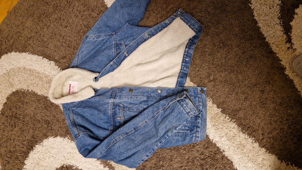 Продам утеплену джинсову куртку