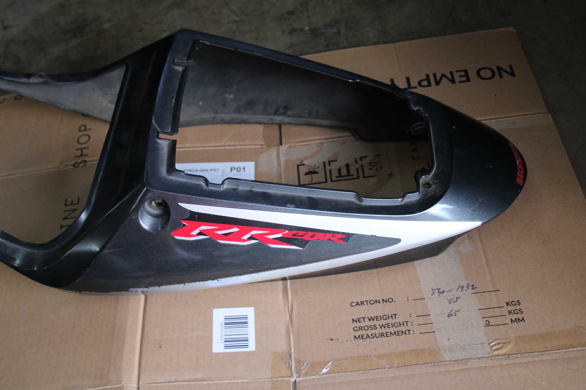 Zadupek Tył Tylny Ogon Owiewka Plastik Honda CBR 929 SC44 00-01