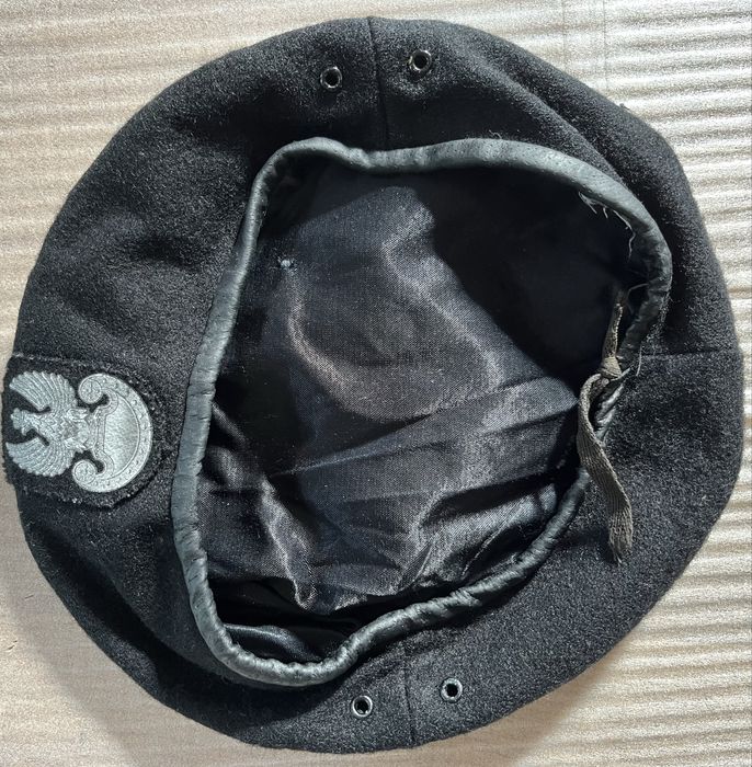 Czarny beret wosjowy MON