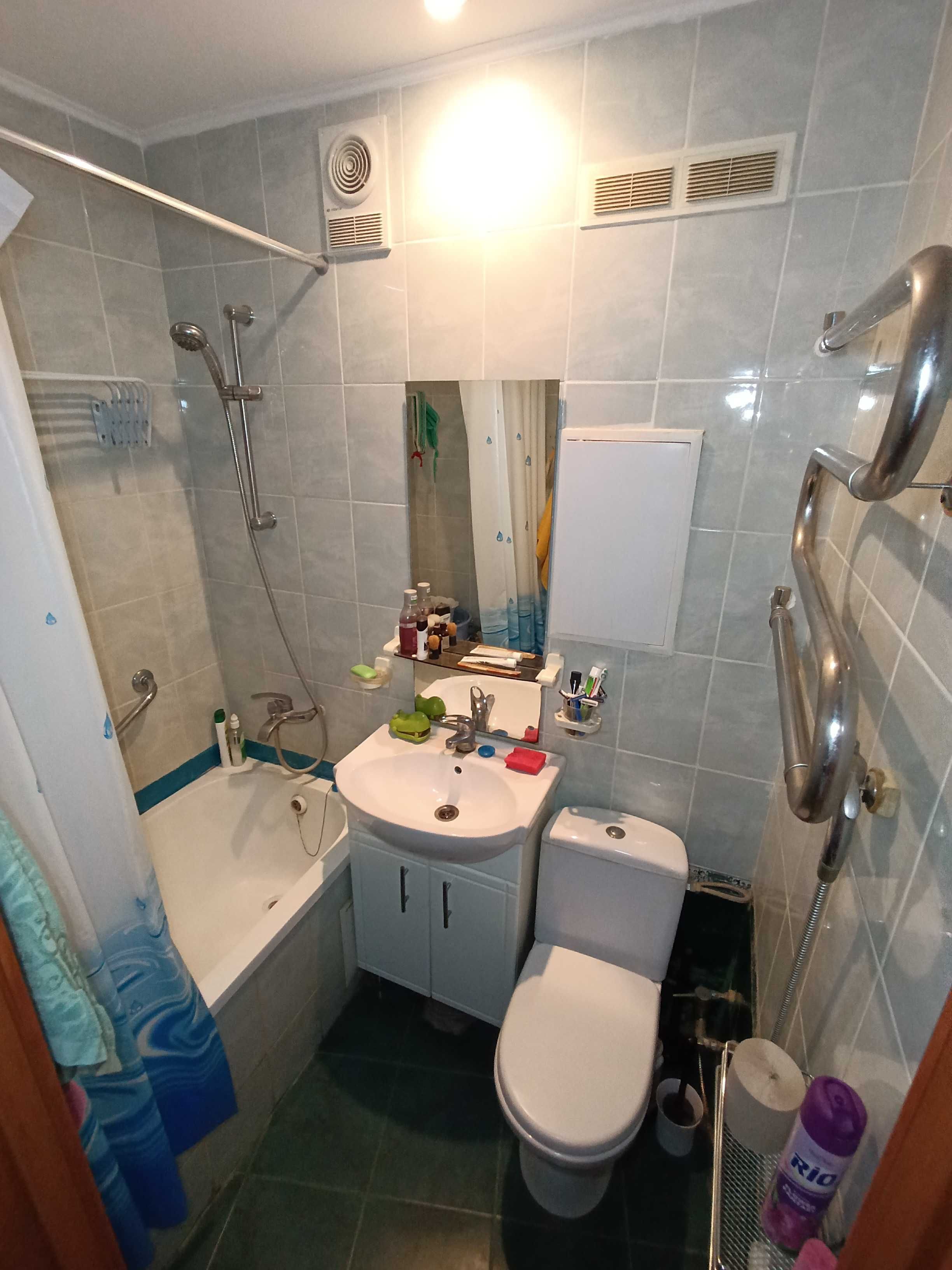 Продам 2-ком квартиру г. Буча ул. Полевая ЦЕНТР, этаж 2, общ. 45 м2