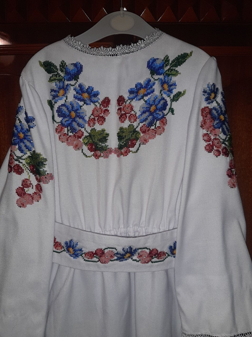 Продаються вишиванки