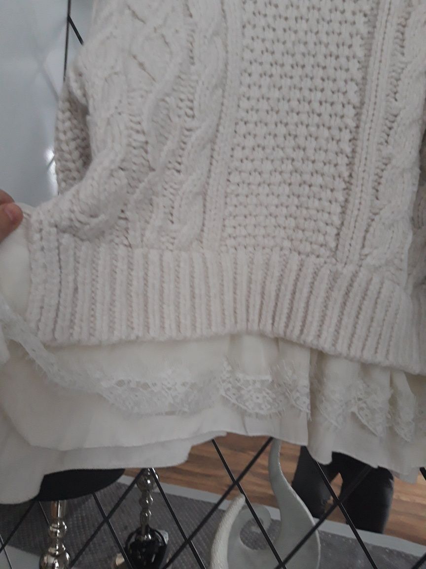 Kultowy sweter zara z falbana