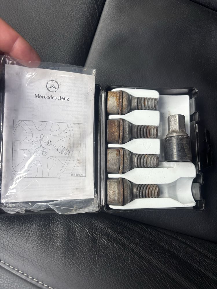 Pernos seguranca Originais mercedes