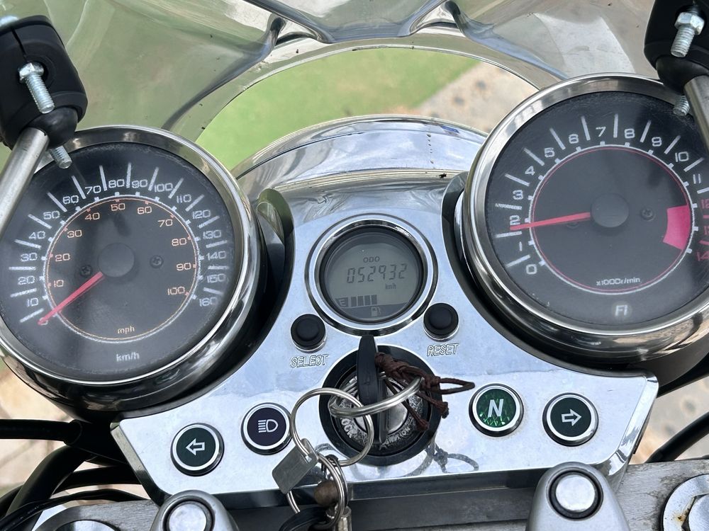Hyosung GV 250 com extras