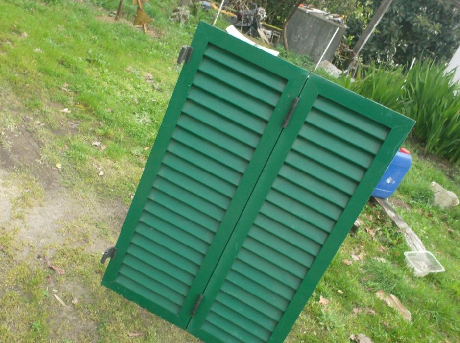 janela verde pvc