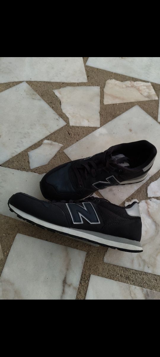 New Balance tamanho 42