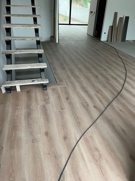 Colocação flutuante, rodapé e qualquer trabalho  carpintaria