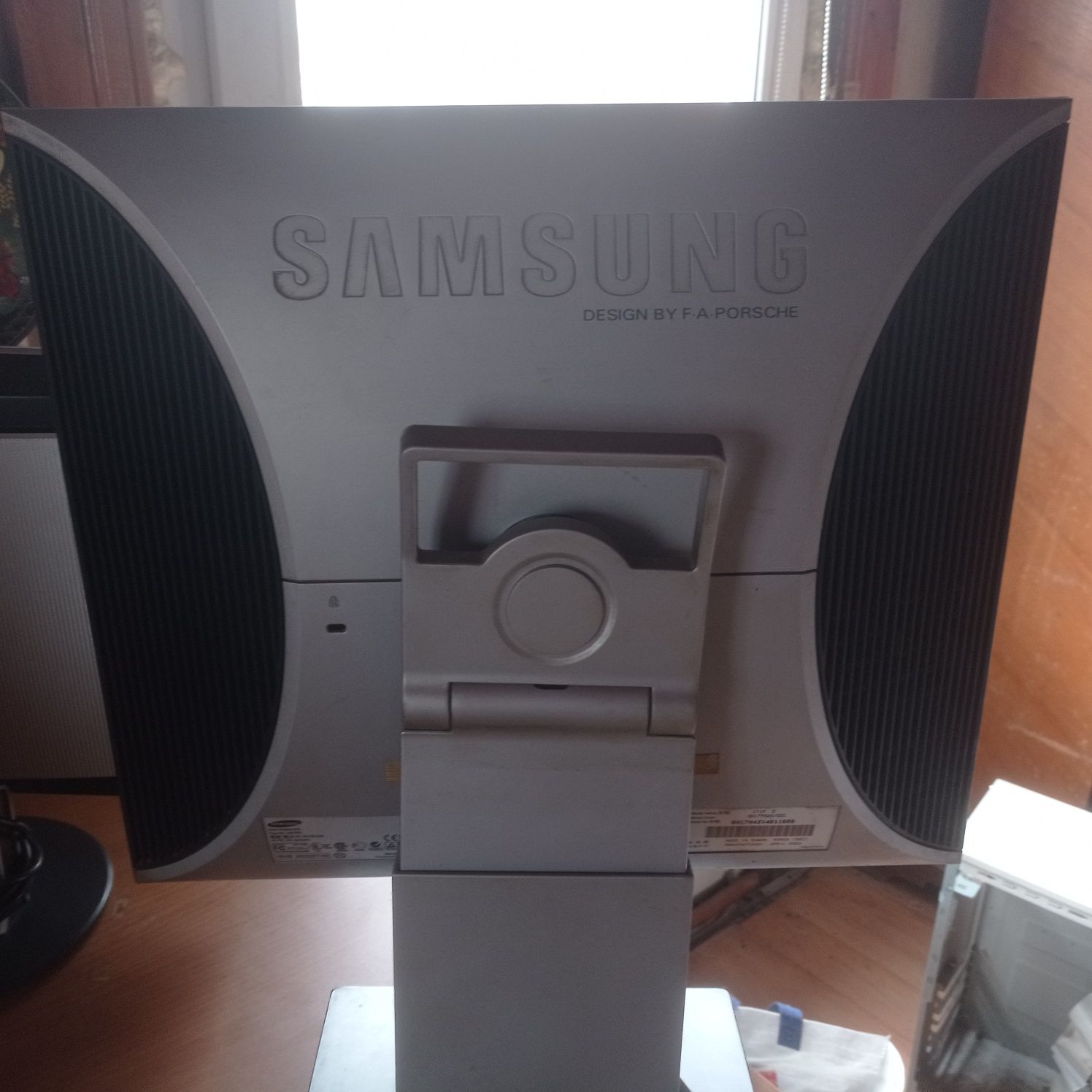 Монитор Samsung GH17PS и LG Flatron L15MS-P