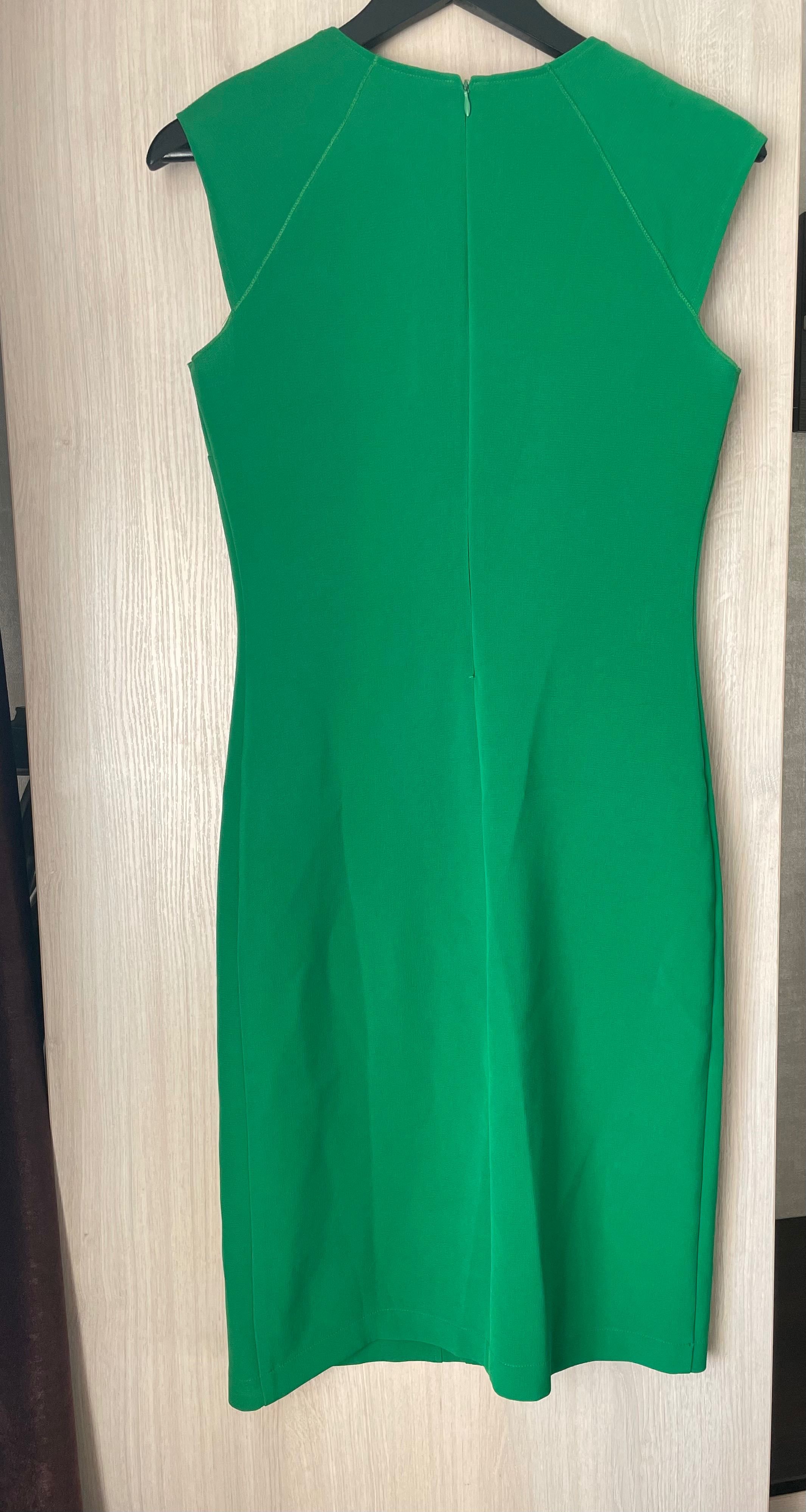 Жіноча сукня яскраво-зеленого кольору,розмір С