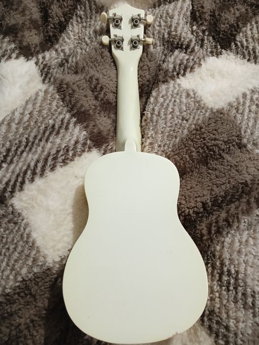 Ukulele białe używane