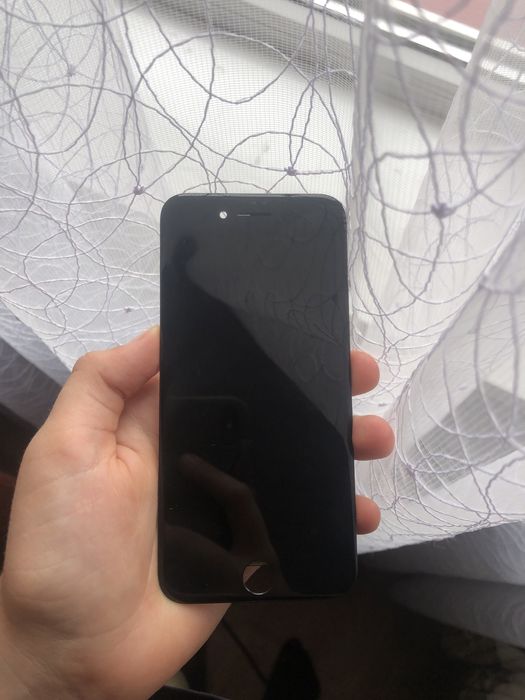 Екран на айфон 8