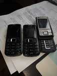 Trzy stare telefony Nokia do sprawdzenia