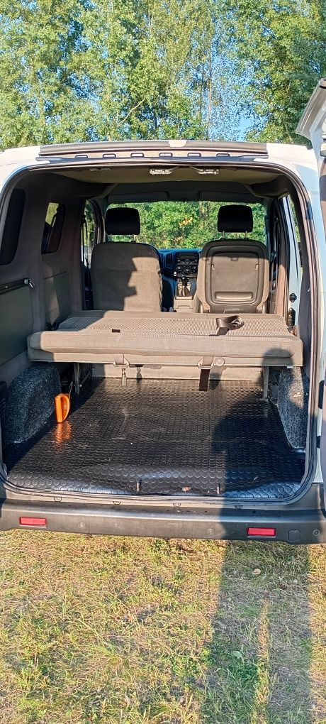Nissan NV200 2011