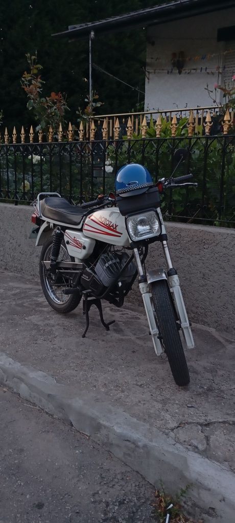 Sis Sachs motozax
