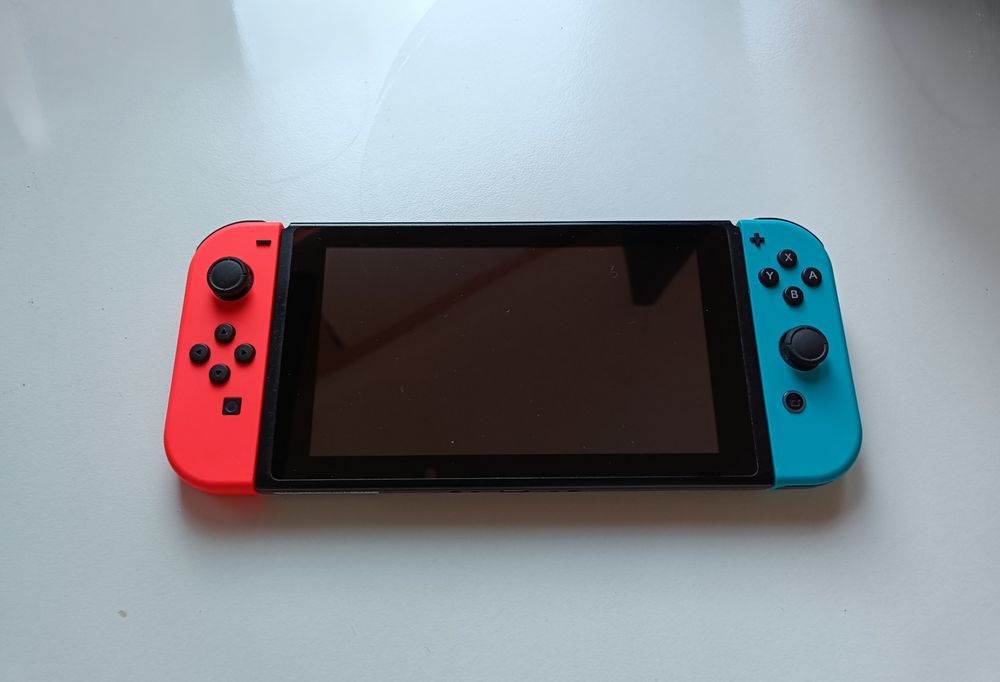 Nintendo Switch (original) + Carregador + Bolsa + deck  — Estado Muito