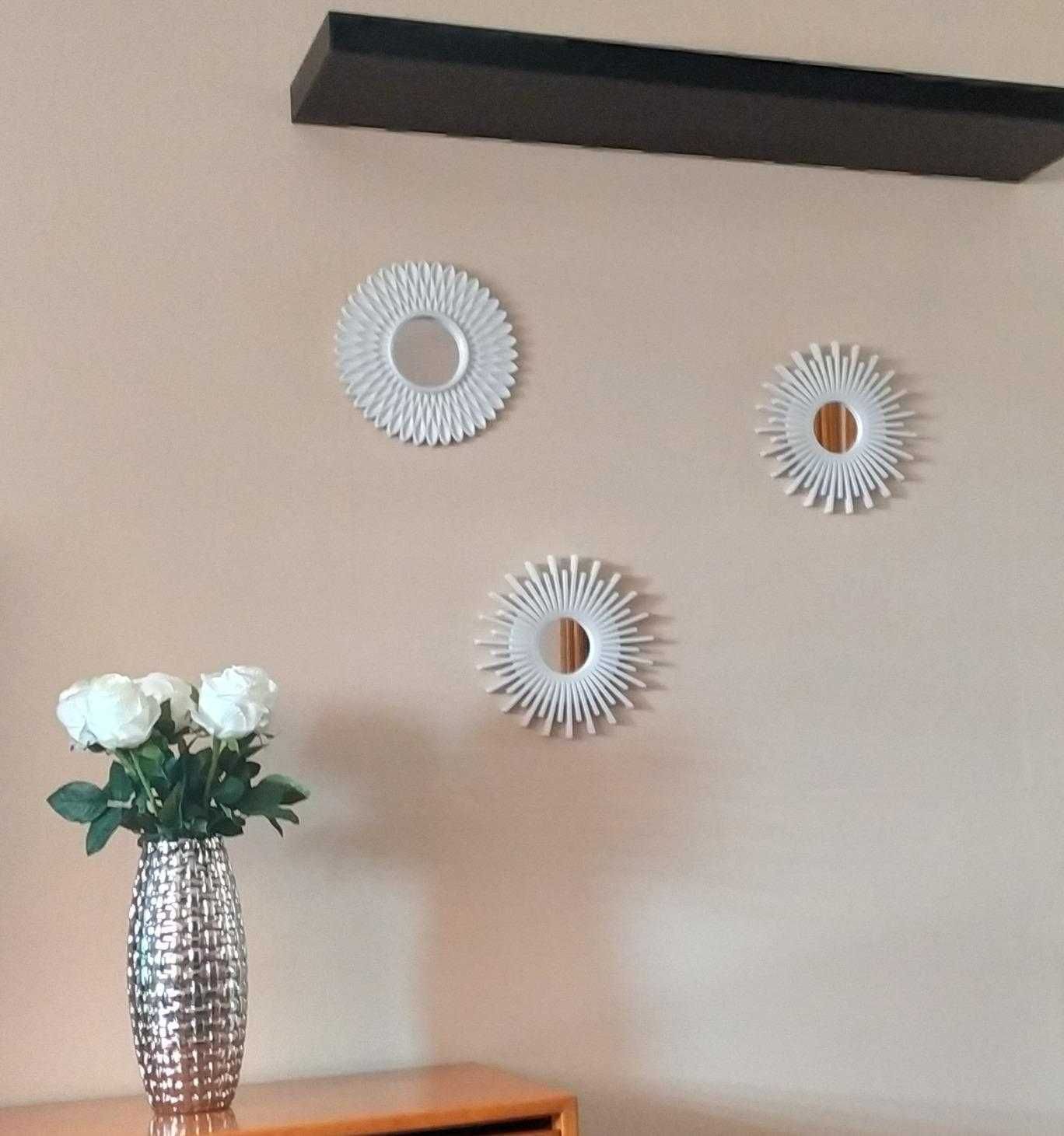 Dekoracja zestaw 3 luster w złotych ramkach do domu na ścianę