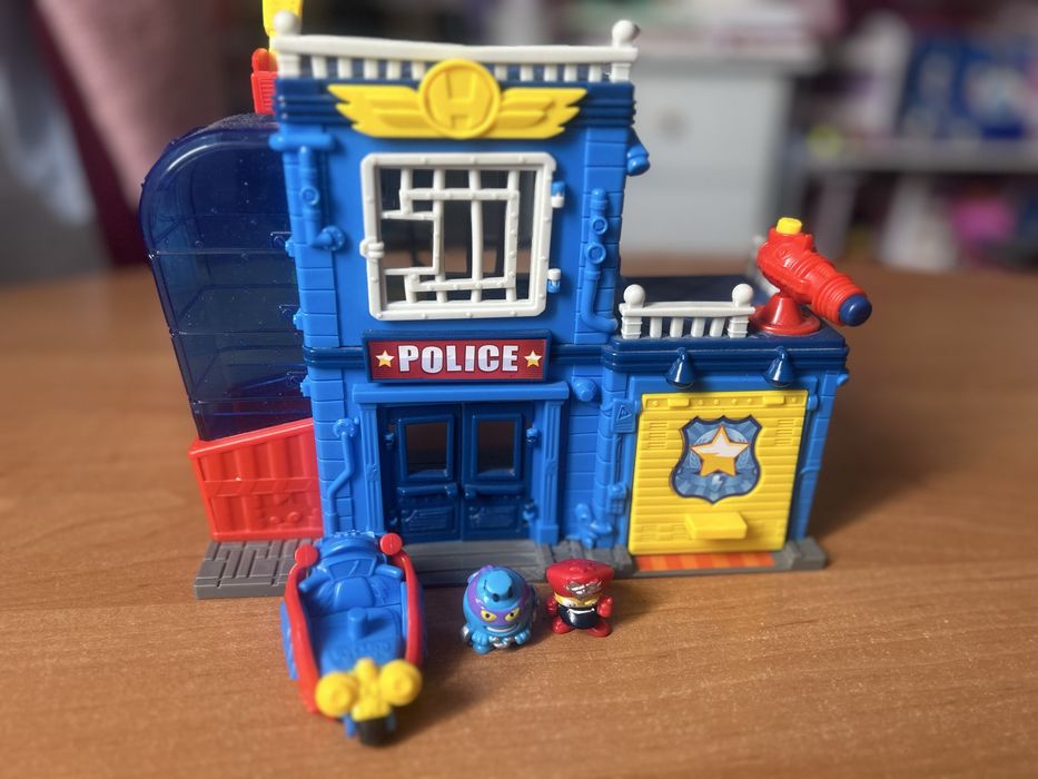 Super Zings Posterunek Policji komisariat