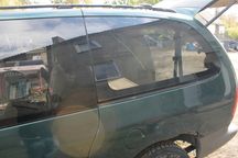 Szyba boczna czarna Chrysler Grand Voyager Dodge Caravan