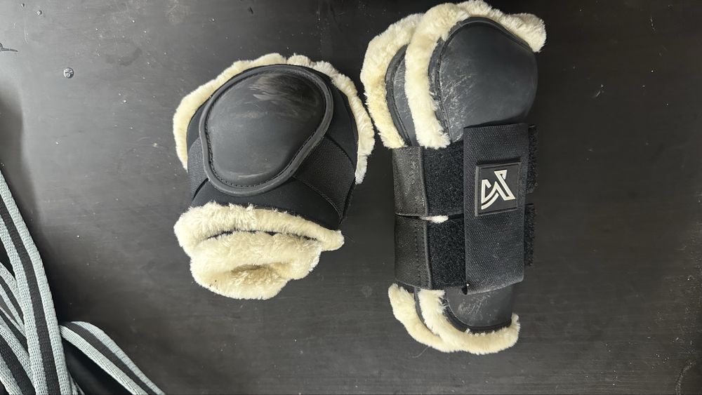 Ochraniacze z futerkiem rozm. M