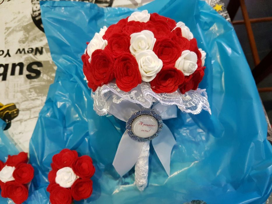 Bouquet de noiva e outro para mandar e 5 Lapelas