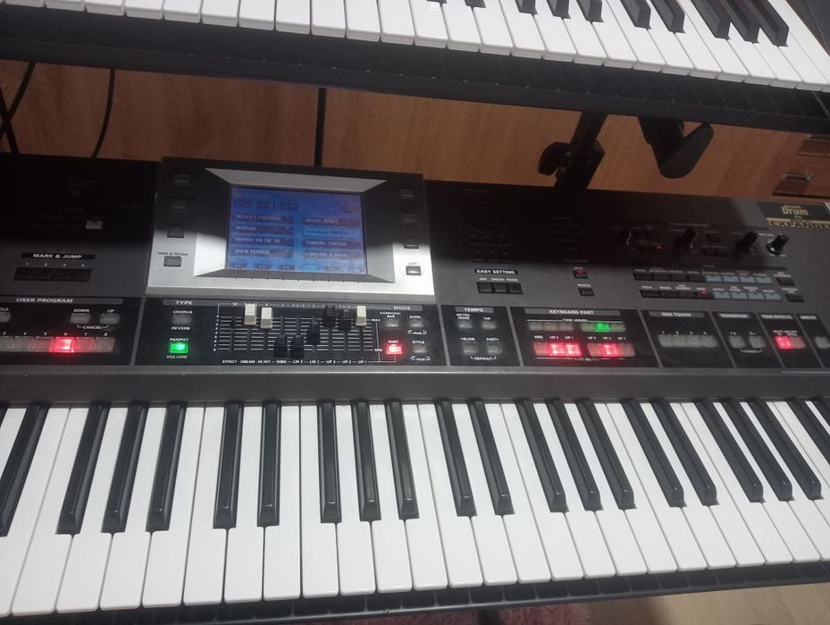 Vendo Roland g 70 vários ritmos bom estado