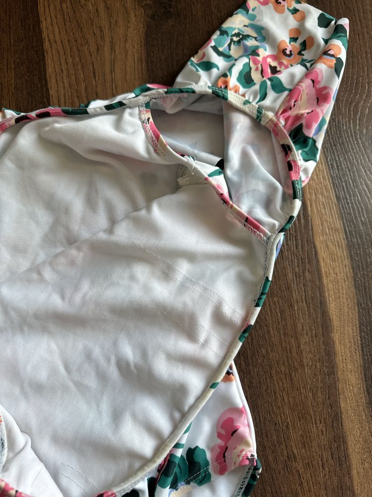 Суцільний купальник Boohoo в квітковий принт