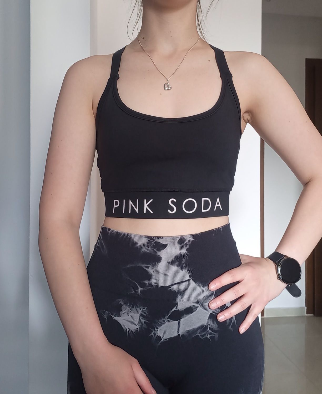 Czarny top damski Pink Soda rozmiar M 38 logowany top na siłownię