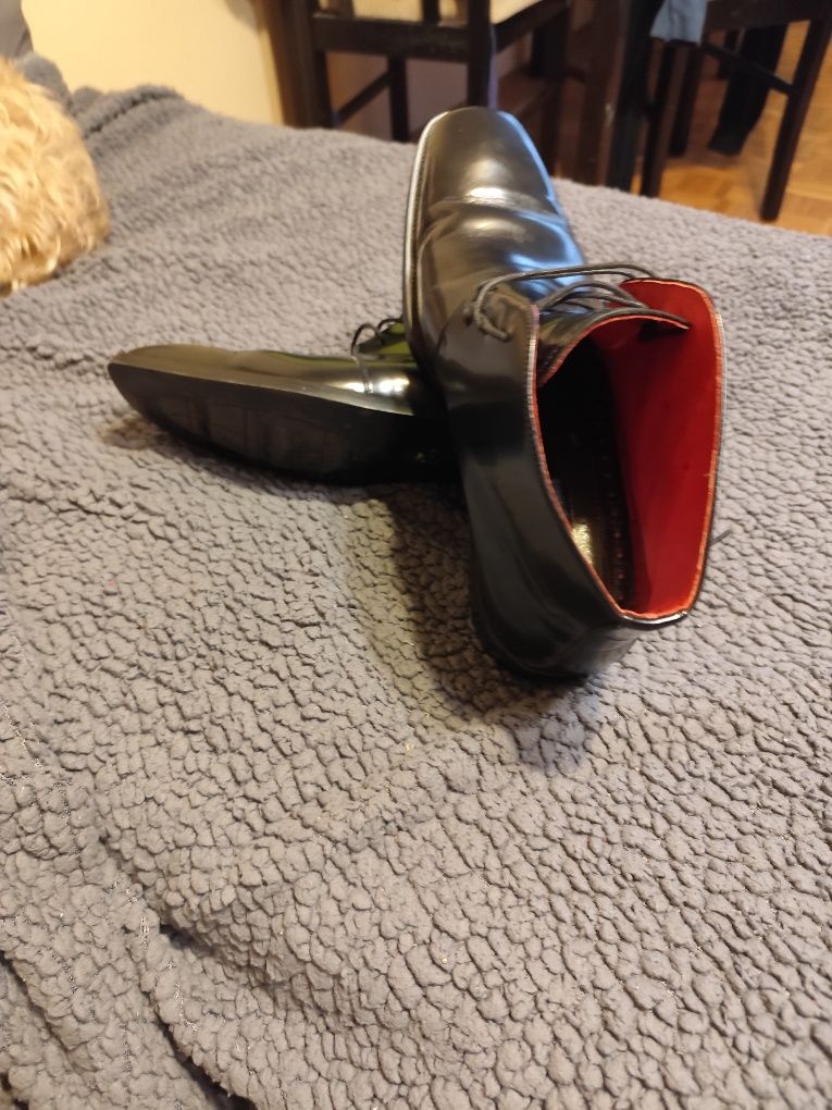 Lakierowane buty męskie