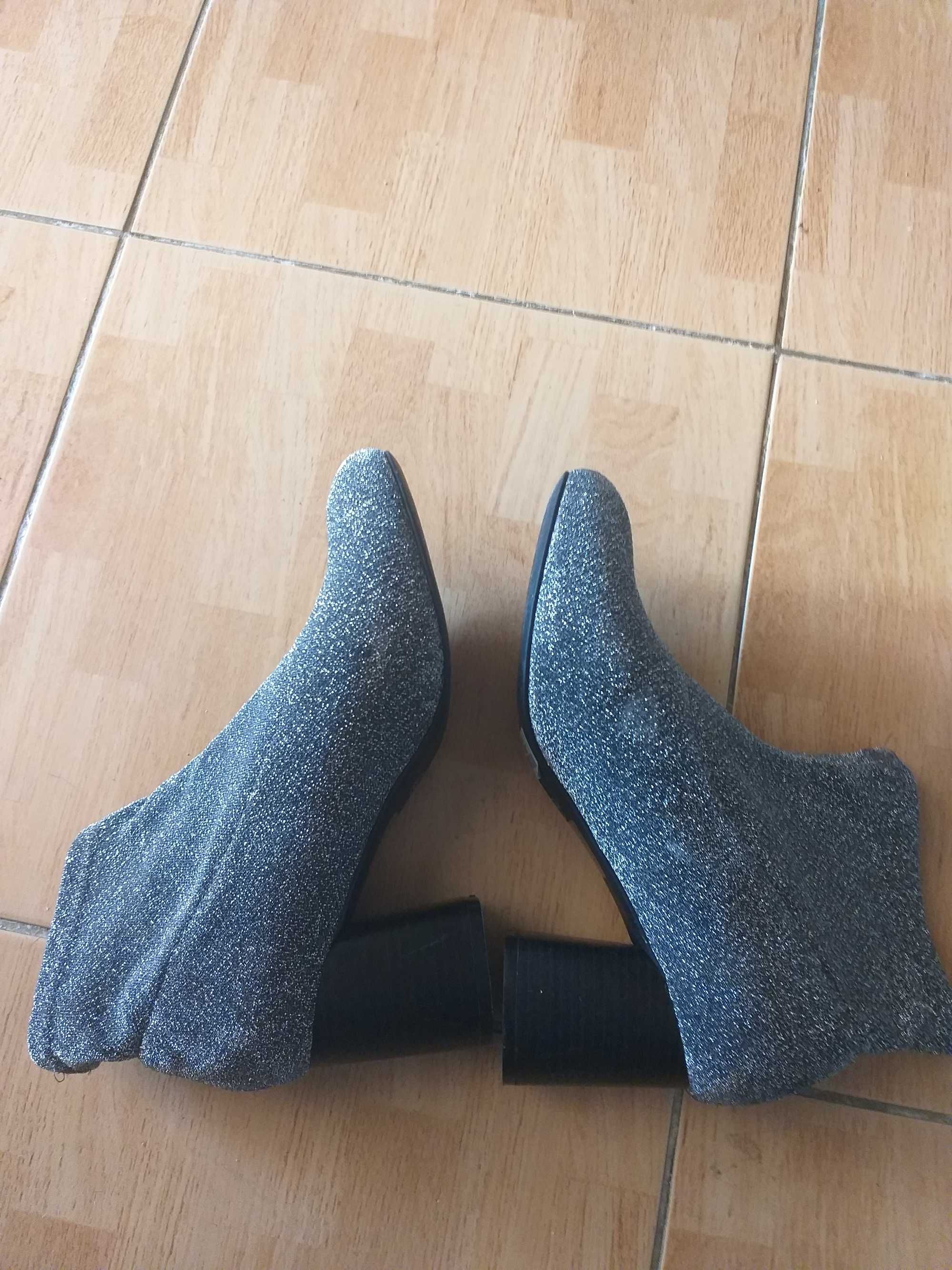 Srebrne botki z materiału NOWE