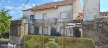Moradia com 2 pisos num lote de 445m2 no Ladoeiro- Idanha-a-Nova