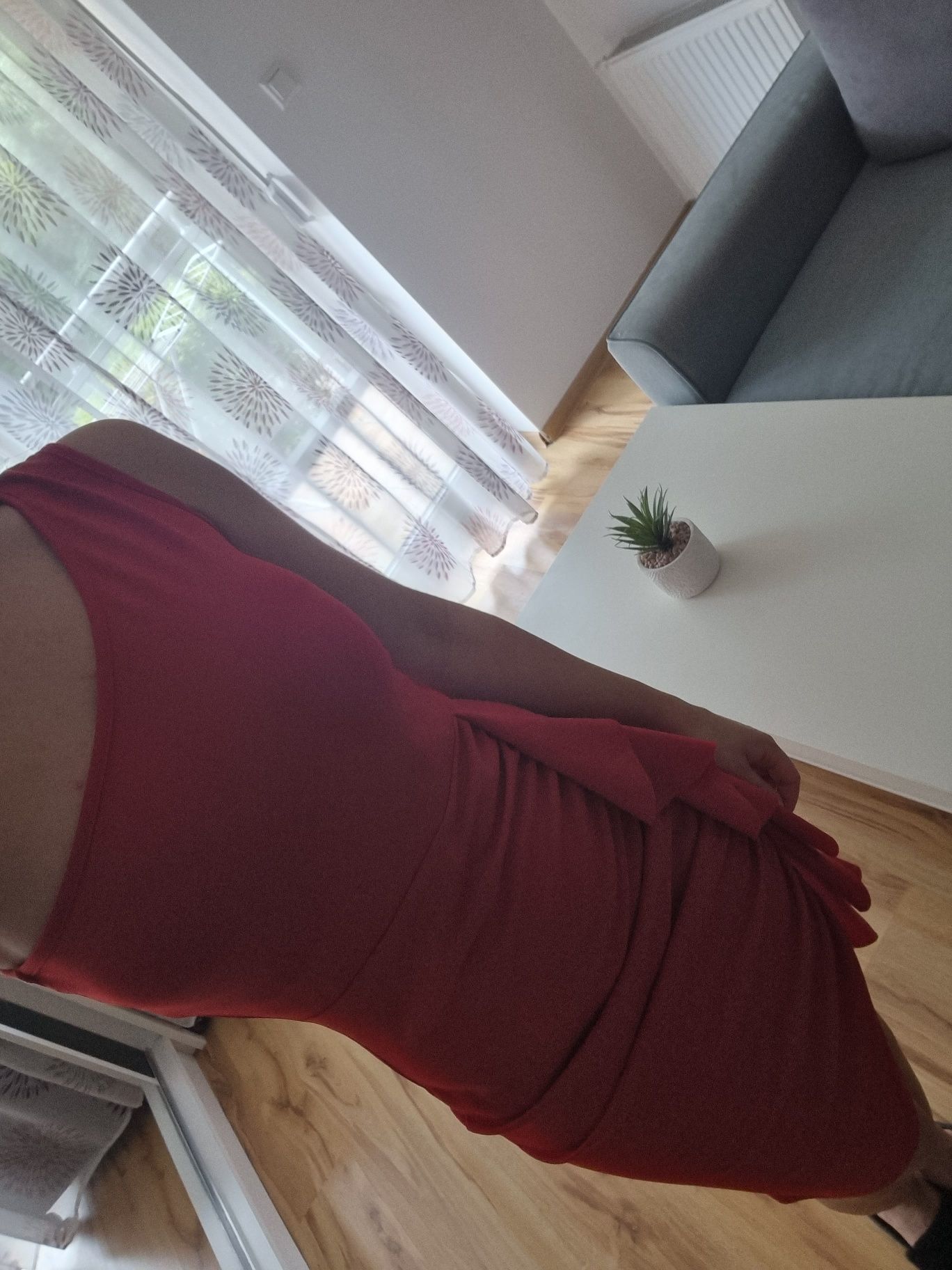 Czerwona elegancka sukienka na jedno ramię r. XS/S
Sukienka na wesele