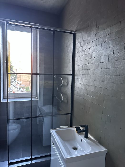 Комерційне приміщення з постійним елекропостачанням